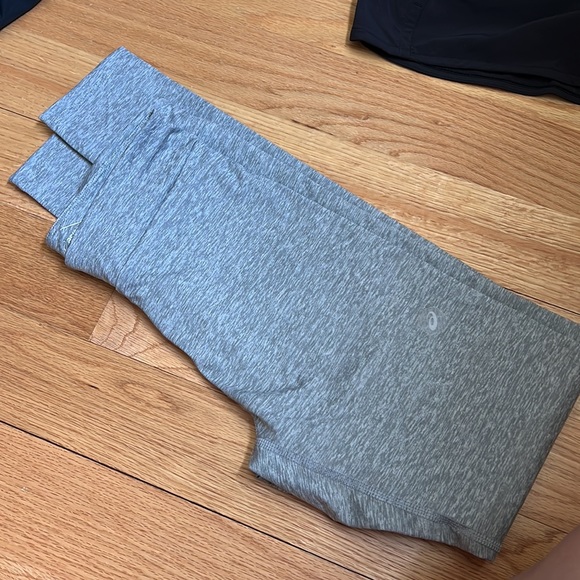 ASICS workout leggings. Brand new never been worn. Set of 3 - Picture 5 of 5